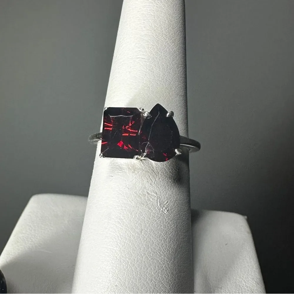 NWOT double faceted, emerald and pear cut garnet ring‎ in sterling silver!